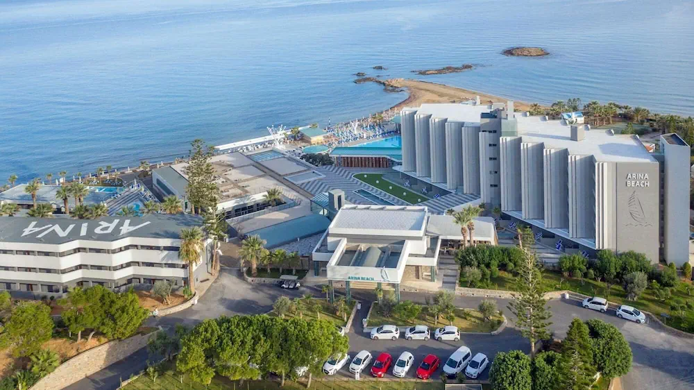HOTEL: Arina Beach Resort