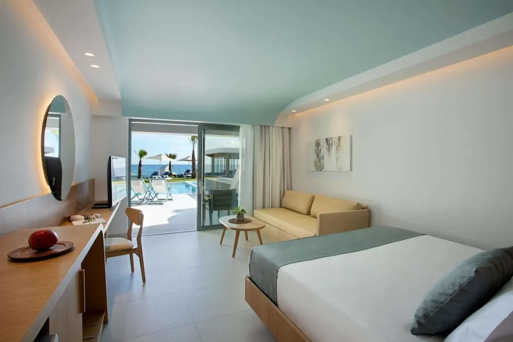 HOTEL: Arina Beach Resort