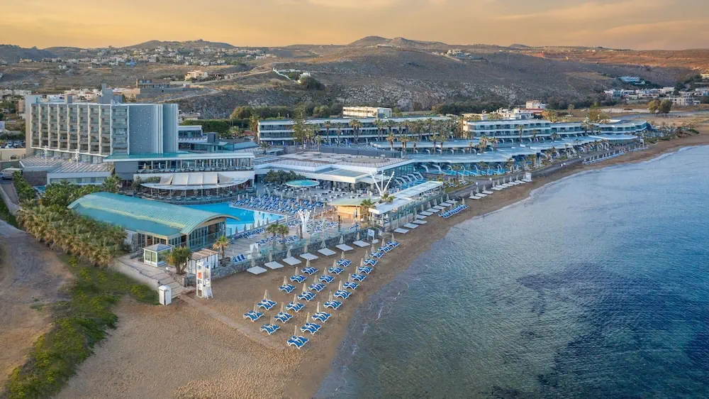 HOTEL: Arina Beach Resort