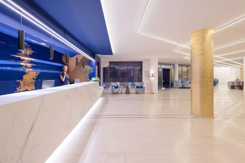 HOTEL: Arina Beach Resort
