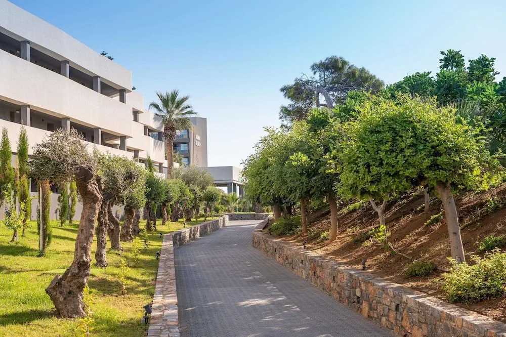 HOTEL: Arina Beach Resort
