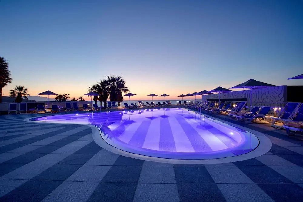 HOTEL: Arina Beach Resort