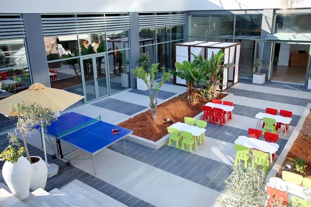 HOTEL: Arina Beach Resort