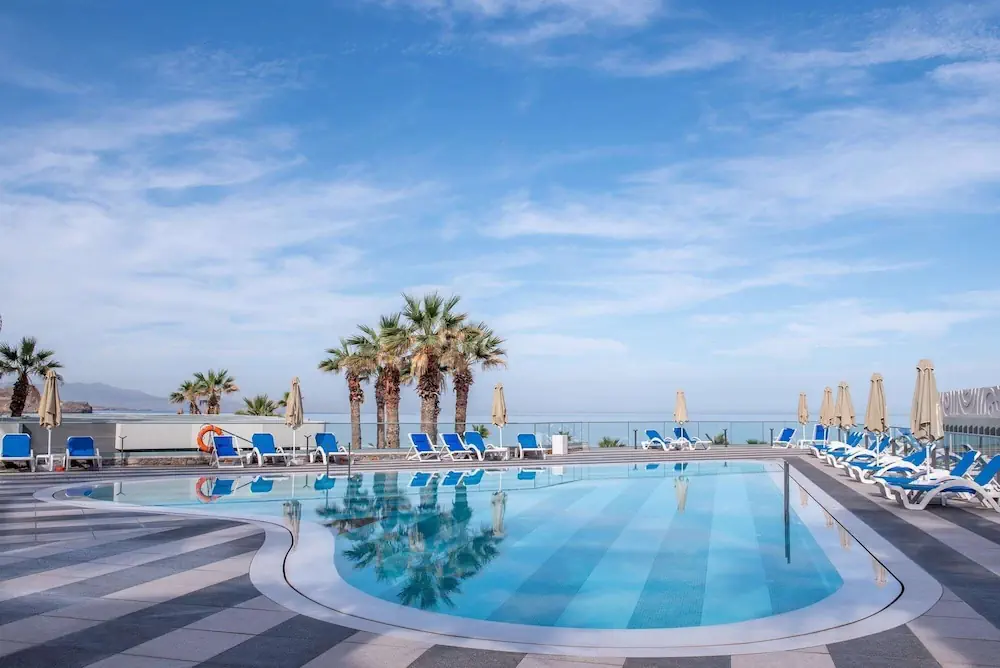HOTEL: Arina Beach Resort