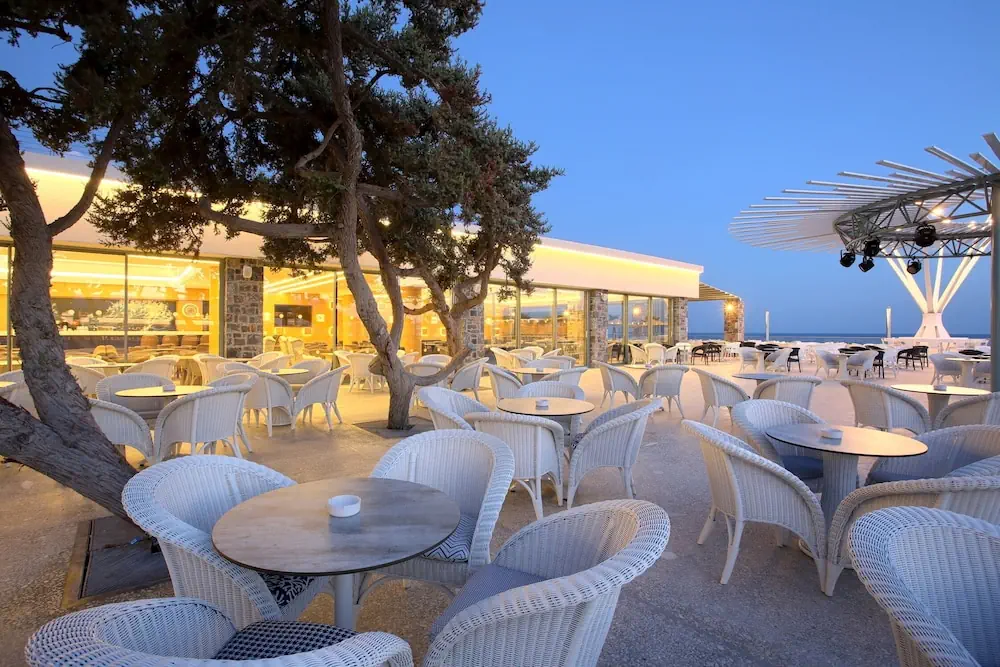 HOTEL: Arina Beach Resort