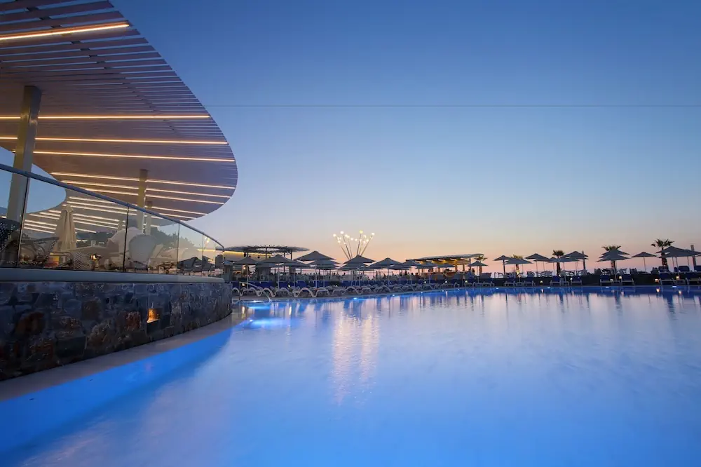 HOTEL: Arina Beach Resort