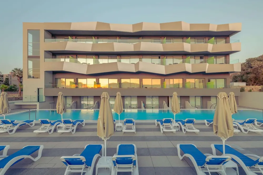 HOTEL: Arina Beach Resort