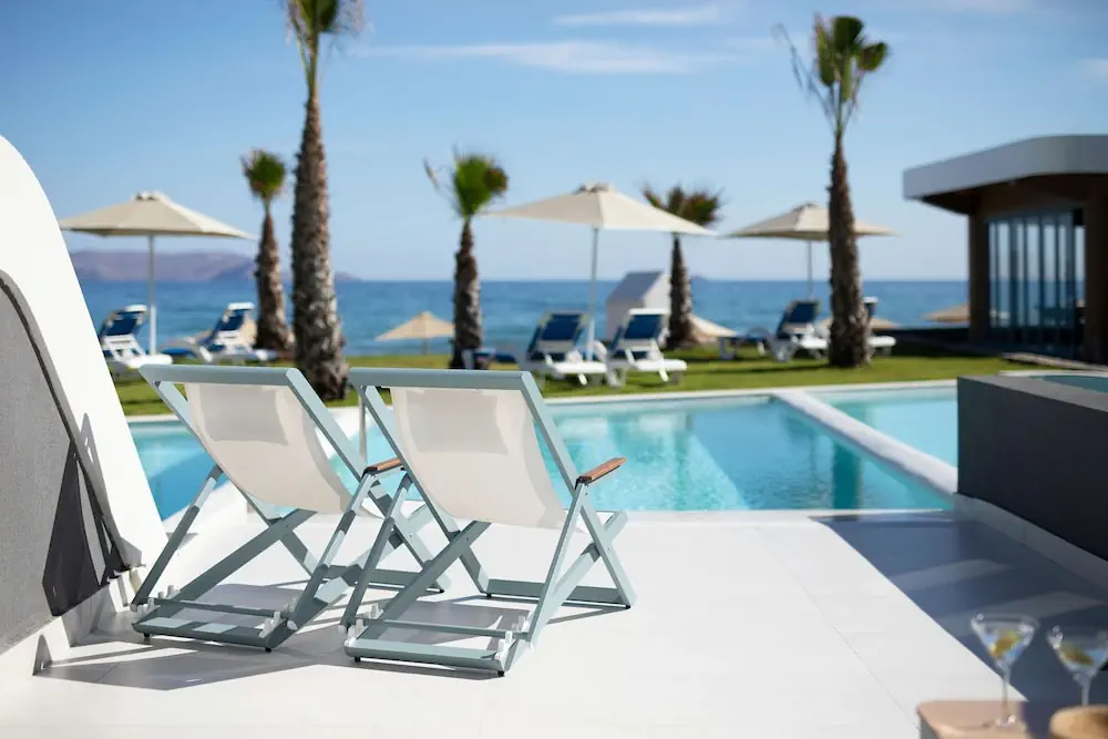 HOTEL: Arina Beach Resort