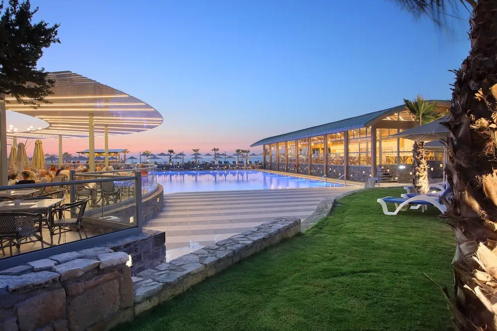HOTEL: Arina Beach Resort