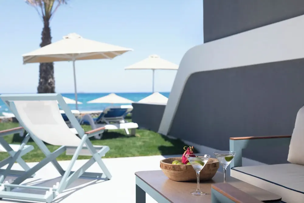 HOTEL: Arina Beach Resort