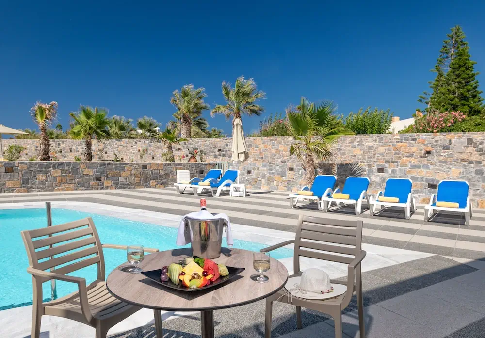 HOTEL: Arina Beach Resort