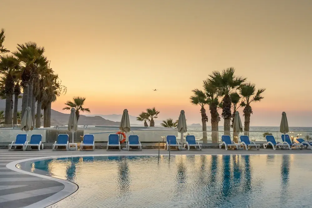 HOTEL: Arina Beach Resort