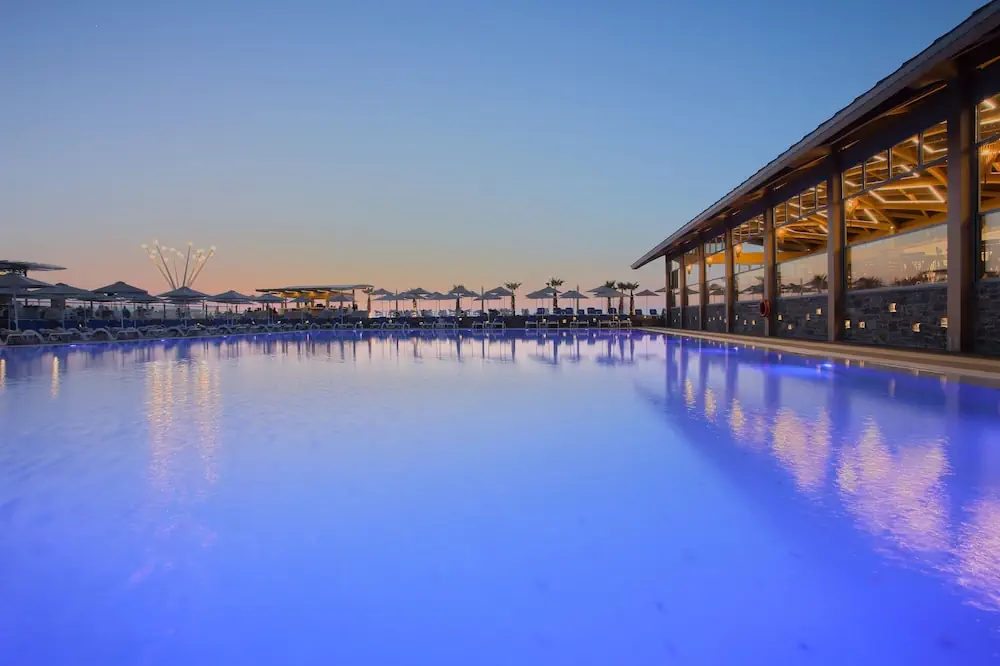 HOTEL: Arina Beach Resort