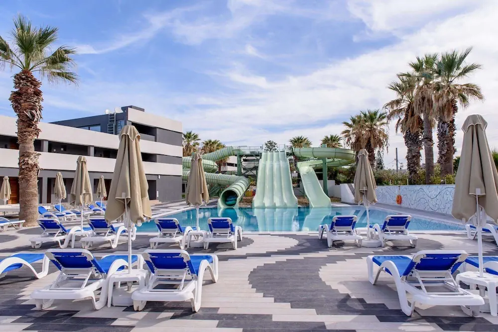 HOTEL: Arina Beach Resort
