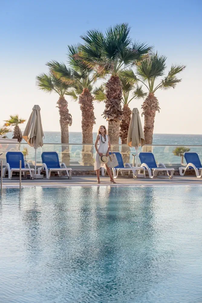 HOTEL: Arina Beach Resort