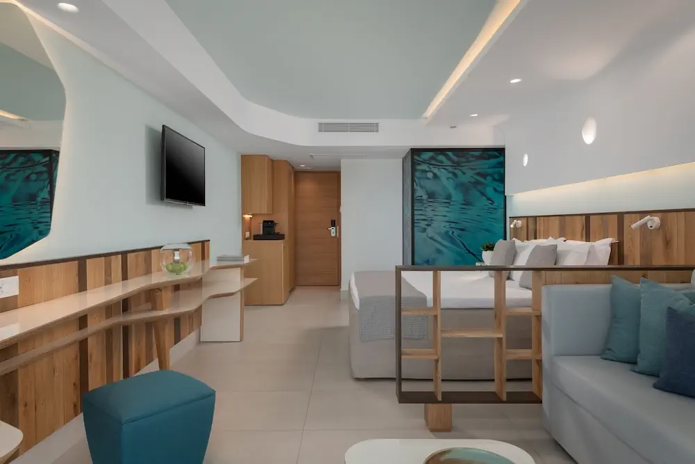 HOTEL: Arina Beach Resort