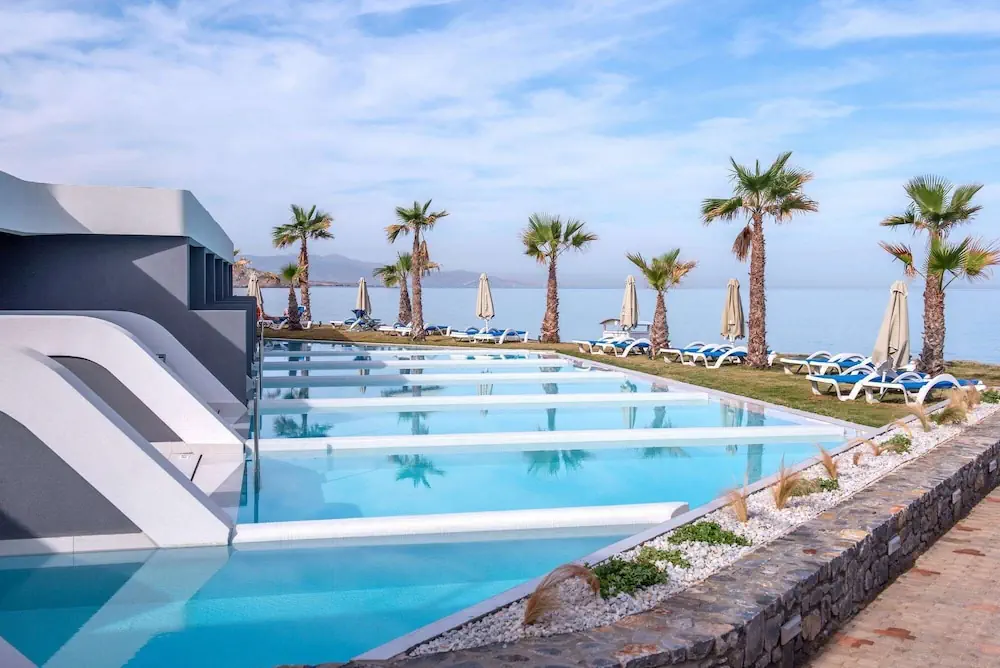HOTEL: Arina Beach Resort