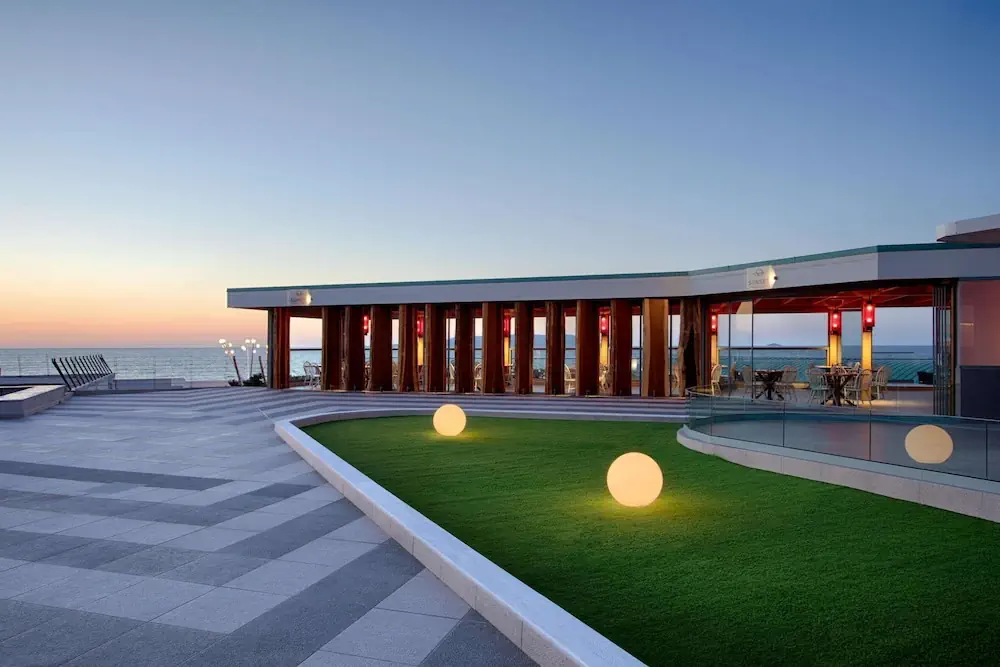 HOTEL: Arina Beach Resort