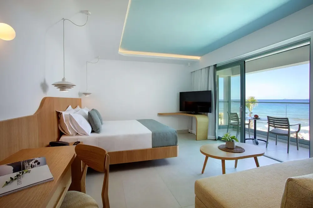 HOTEL: Arina Beach Resort