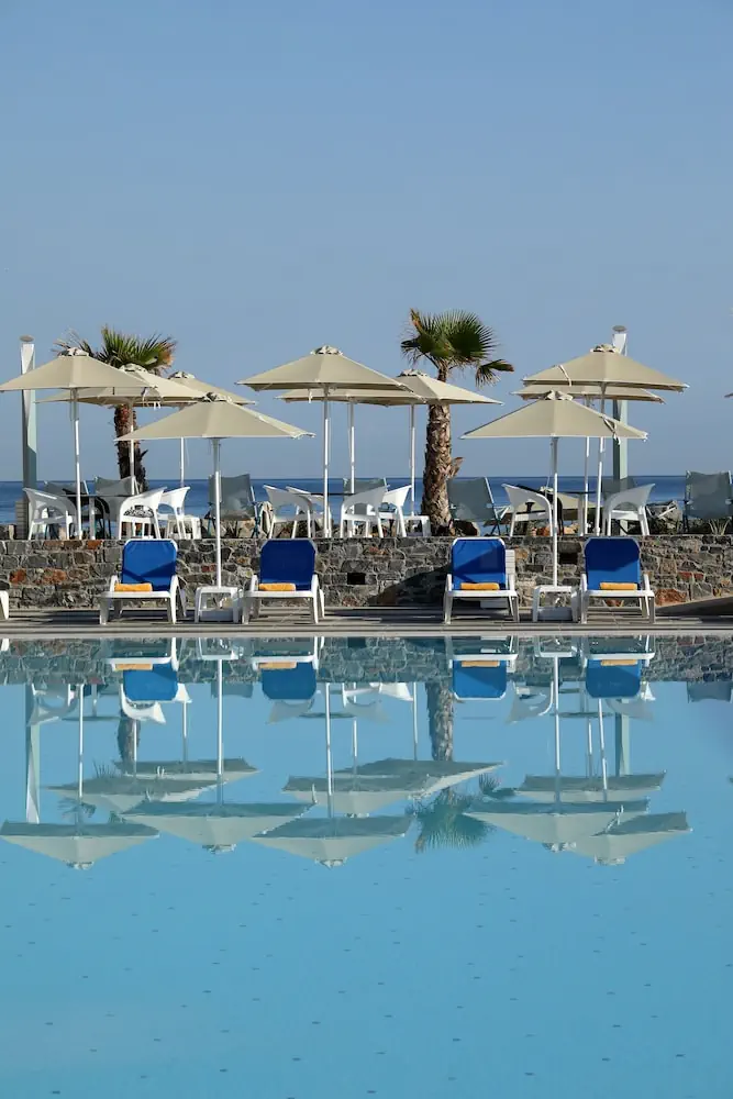 HOTEL: Arina Beach Resort