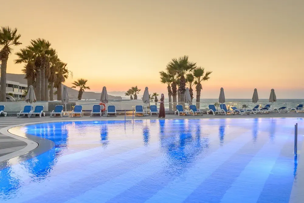 HOTEL: Arina Beach Resort