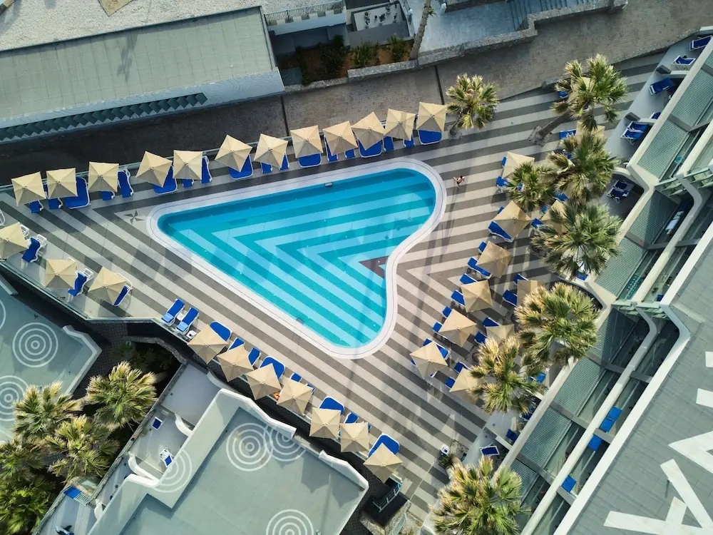 HOTEL: Arina Beach Resort