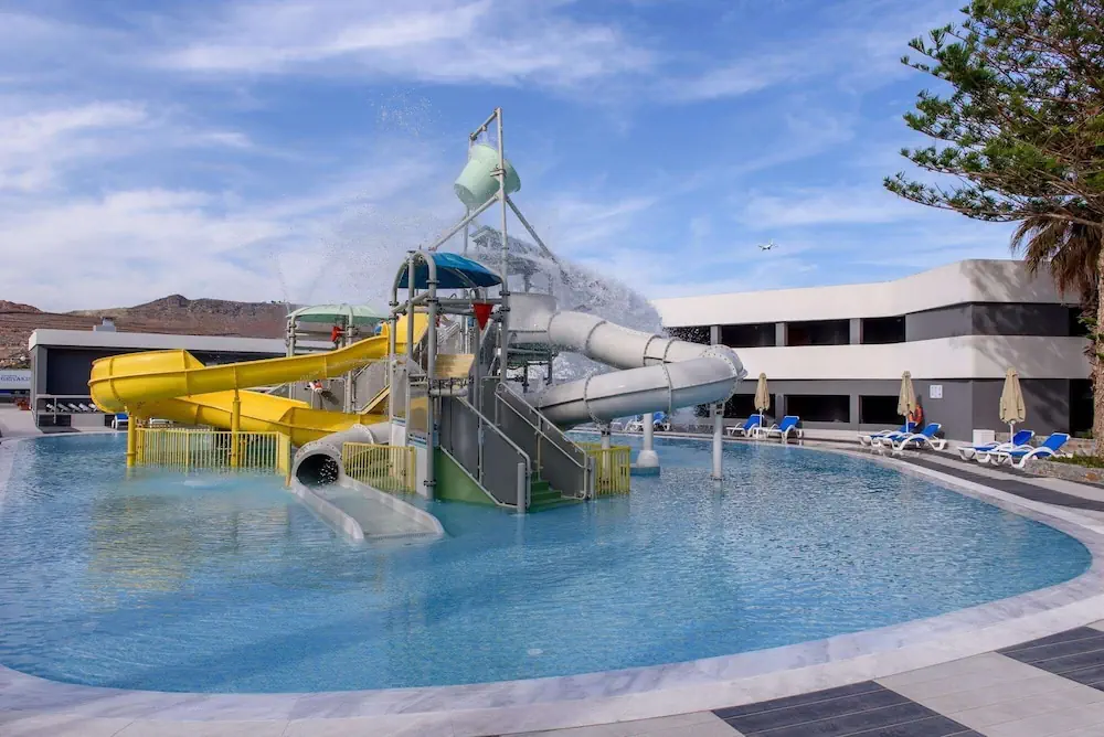 HOTEL: Arina Beach Resort