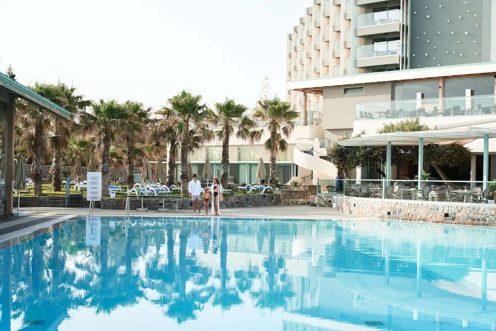HOTEL: Arina Beach Resort