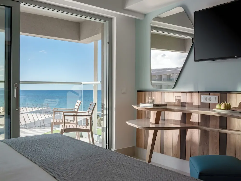 HOTEL: Arina Beach Resort