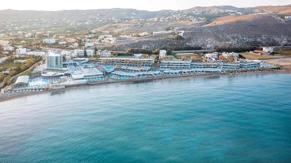 HOTEL: Arina Beach Resort