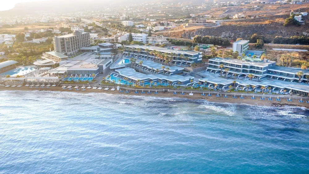 HOTEL: Arina Beach Resort