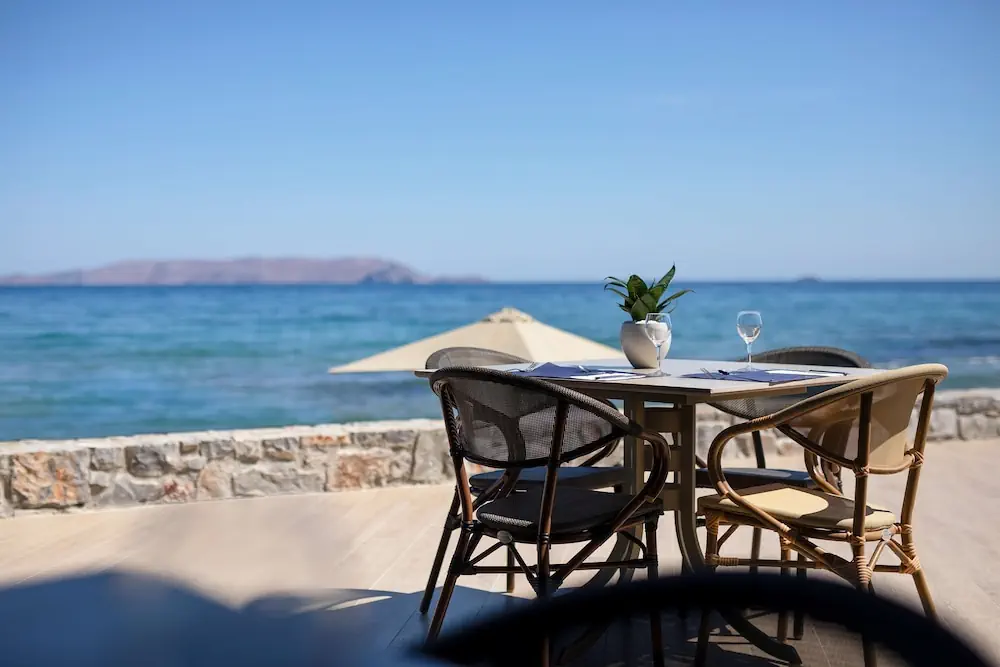 HOTEL: Arina Beach Resort