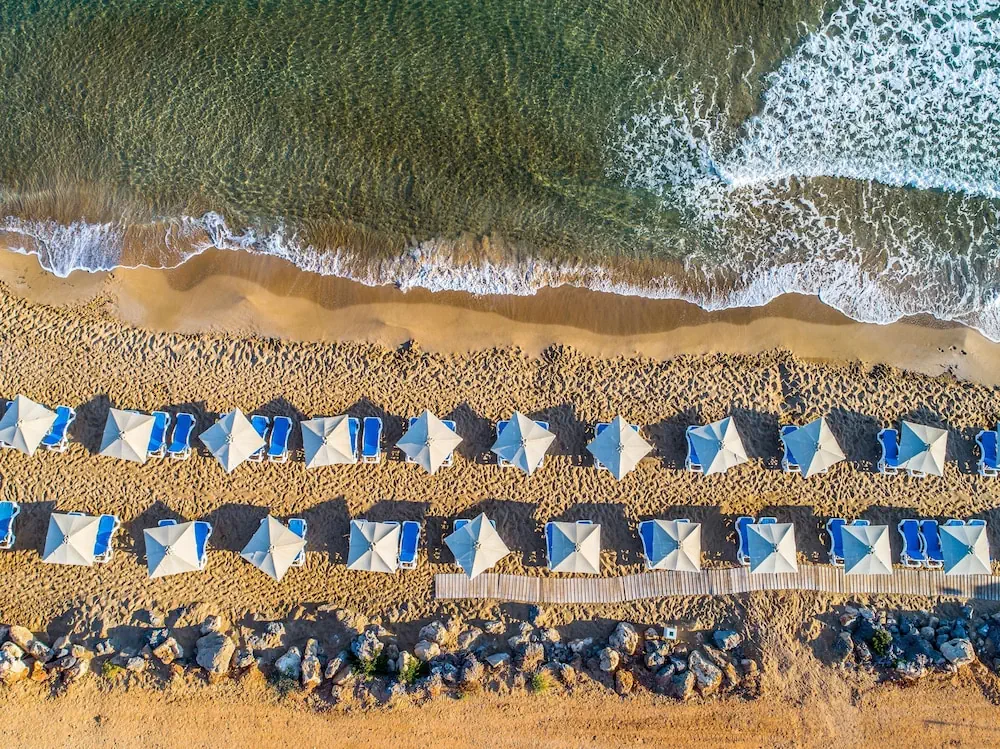 HOTEL: Arina Beach Resort