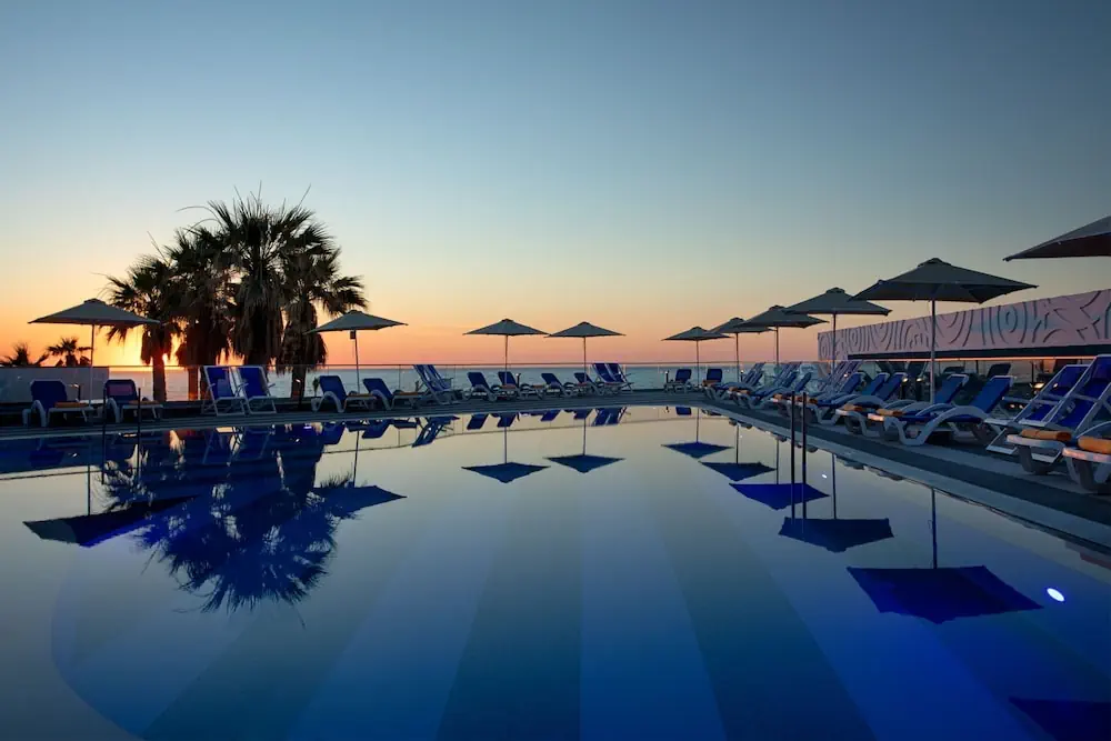 HOTEL: Arina Beach Resort