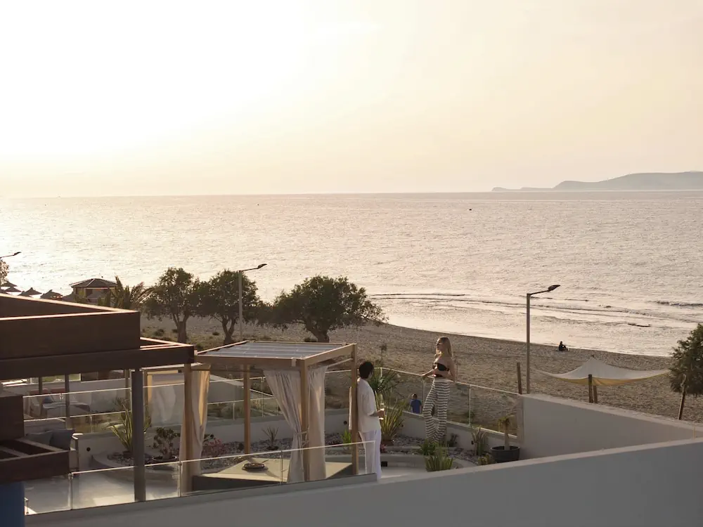 HOTEL: Paralos Kosta Alímia
