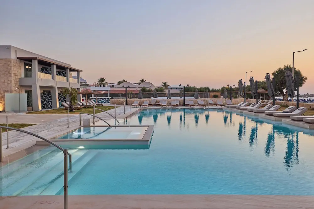 HOTEL: Paralos Kosta Alímia