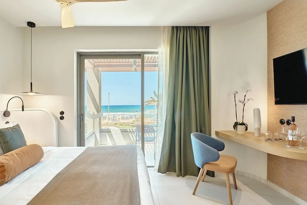 HOTEL: Paralos Kosta Alímia