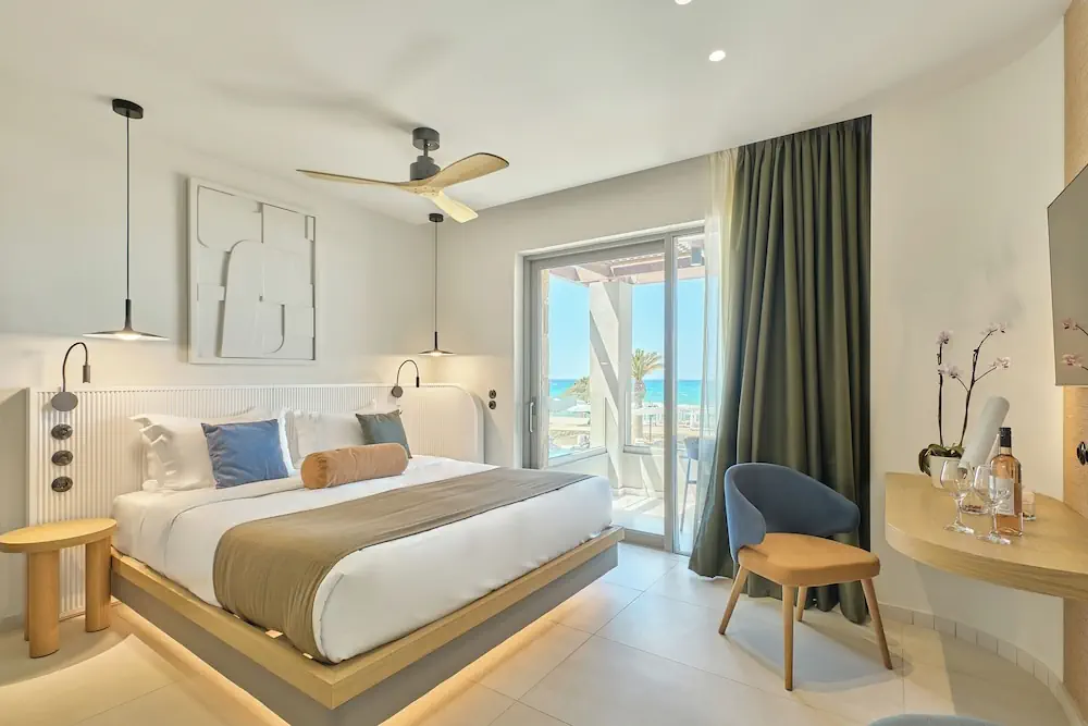 HOTEL: Paralos Kosta Alímia