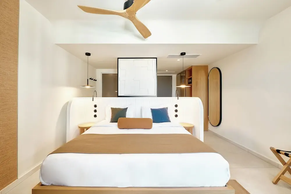 HOTEL: Paralos Kosta Alímia