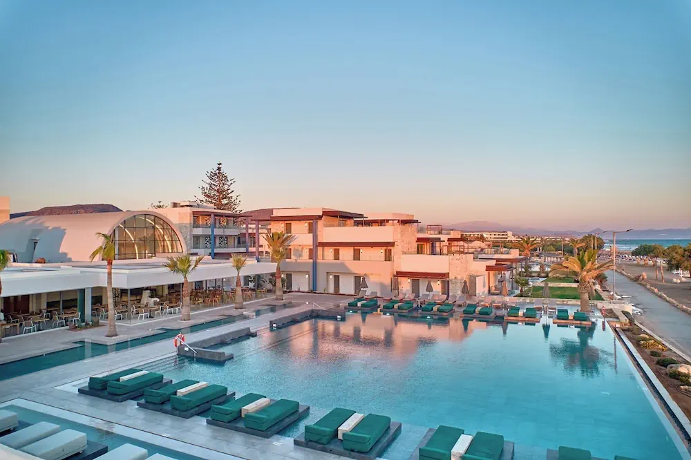 HOTEL: Paralos Kosta Alímia