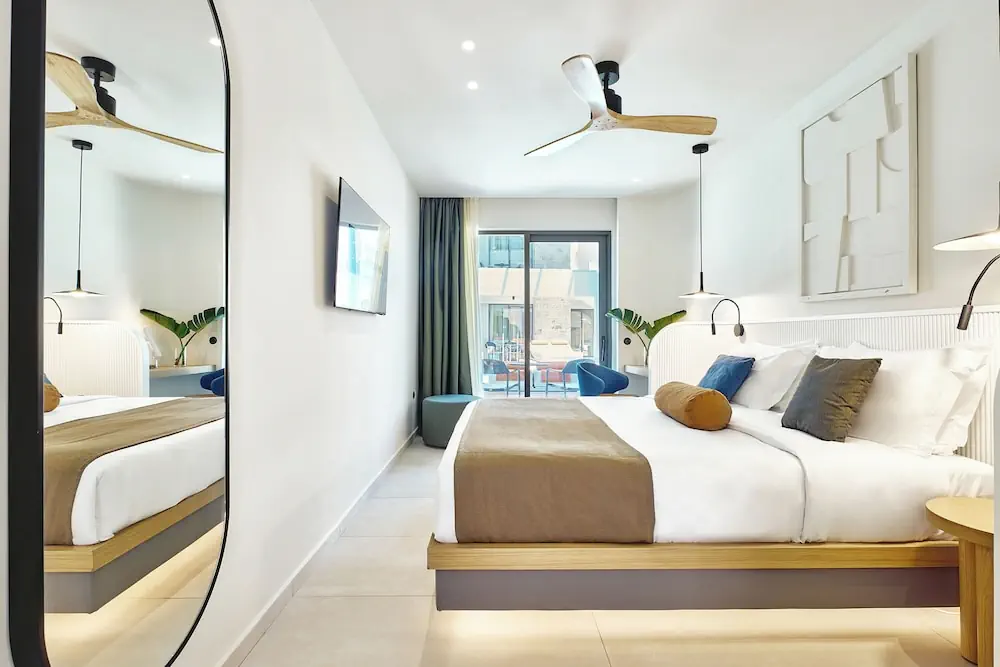 HOTEL: Paralos Kosta Alímia