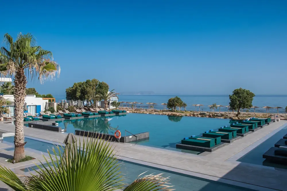 HOTEL: Paralos Kosta Alímia