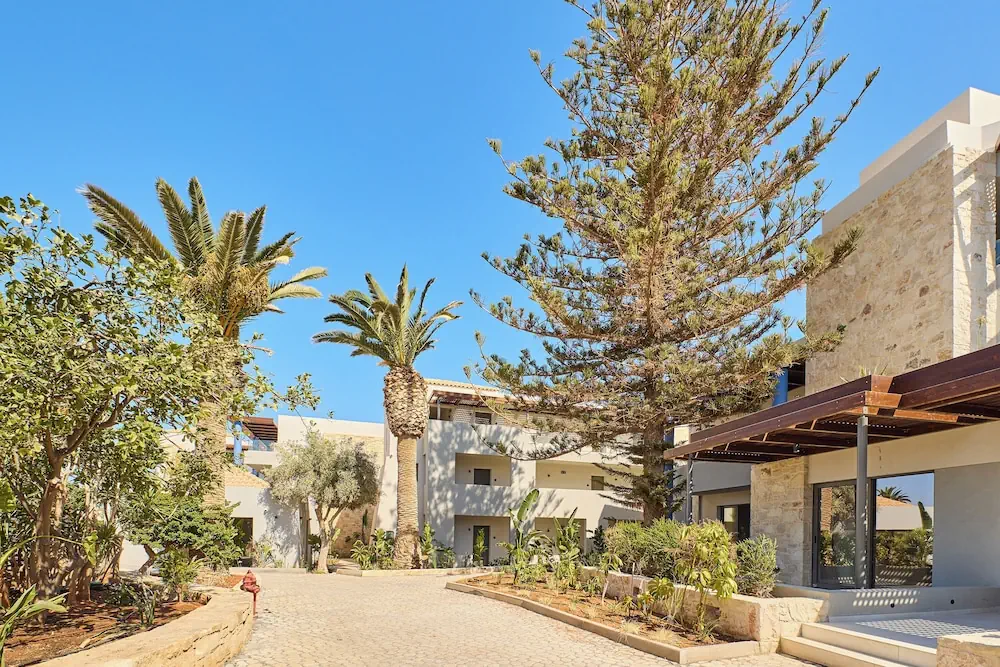 HOTEL: Paralos Kosta Alímia