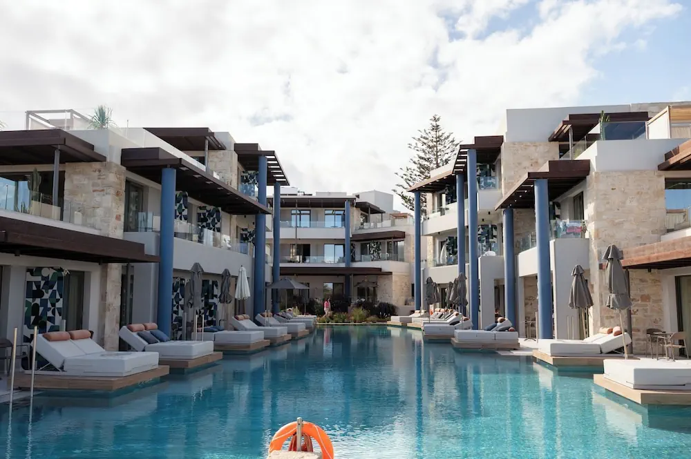 HOTEL: Paralos Kosta Alímia