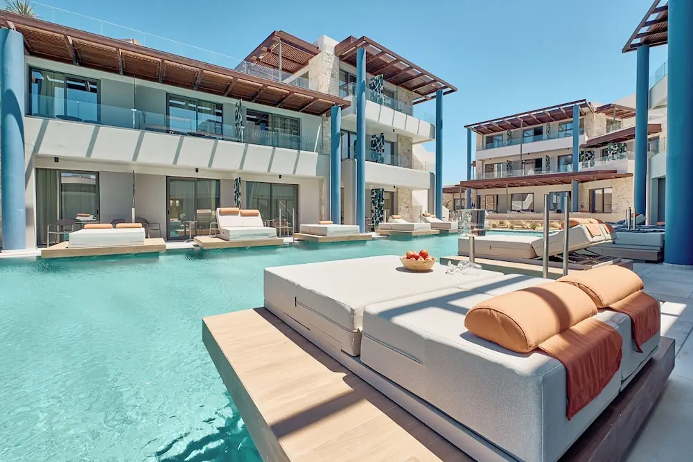 HOTEL: Paralos Kosta Alímia