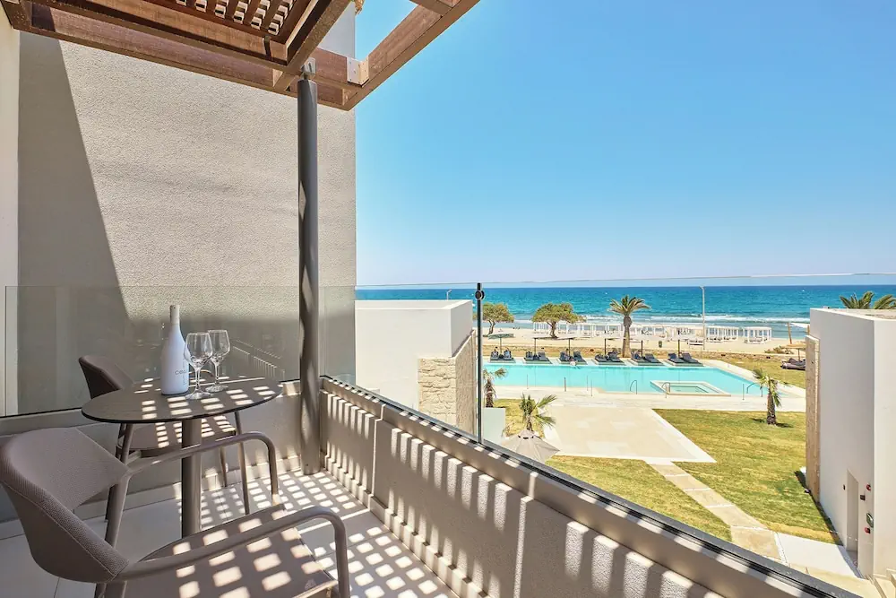 HOTEL: Paralos Kosta Alímia