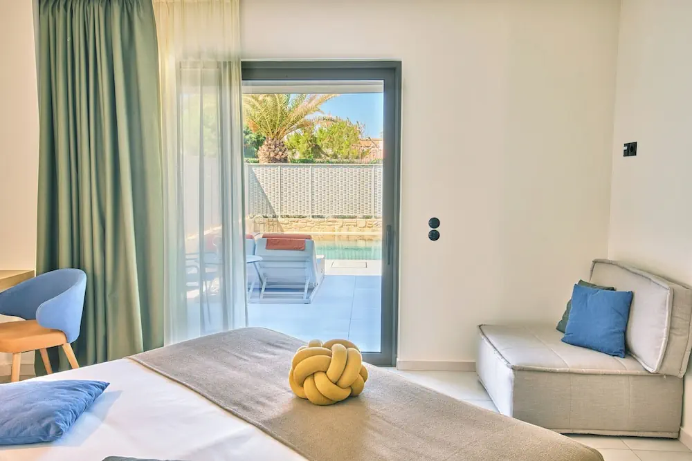 HOTEL: Paralos Kosta Alímia