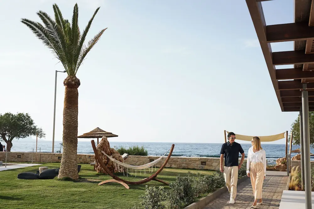 HOTEL: Paralos Kosta Alímia