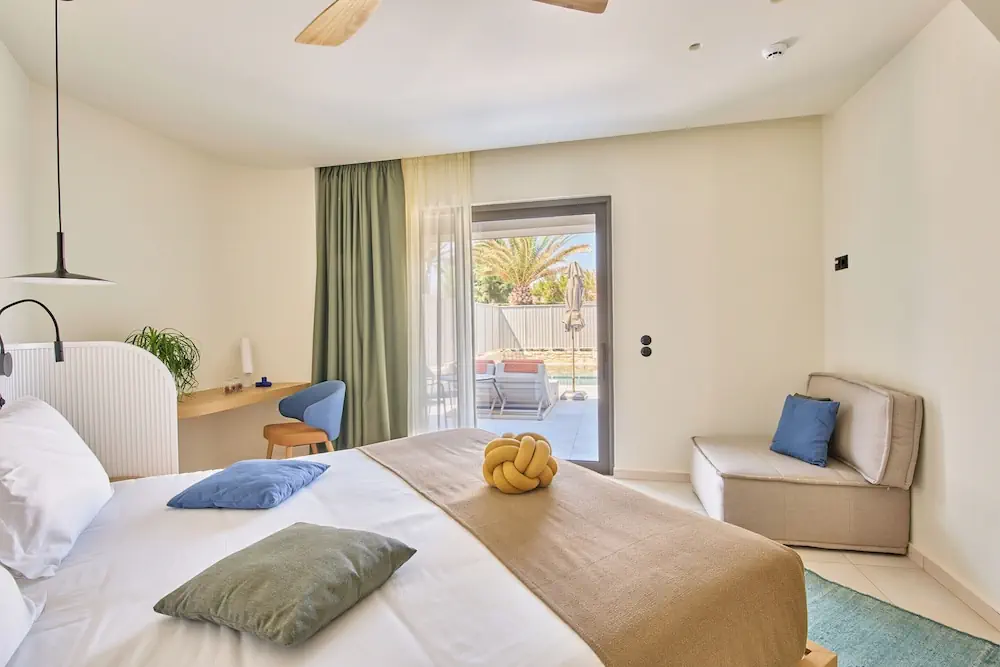 HOTEL: Paralos Kosta Alímia