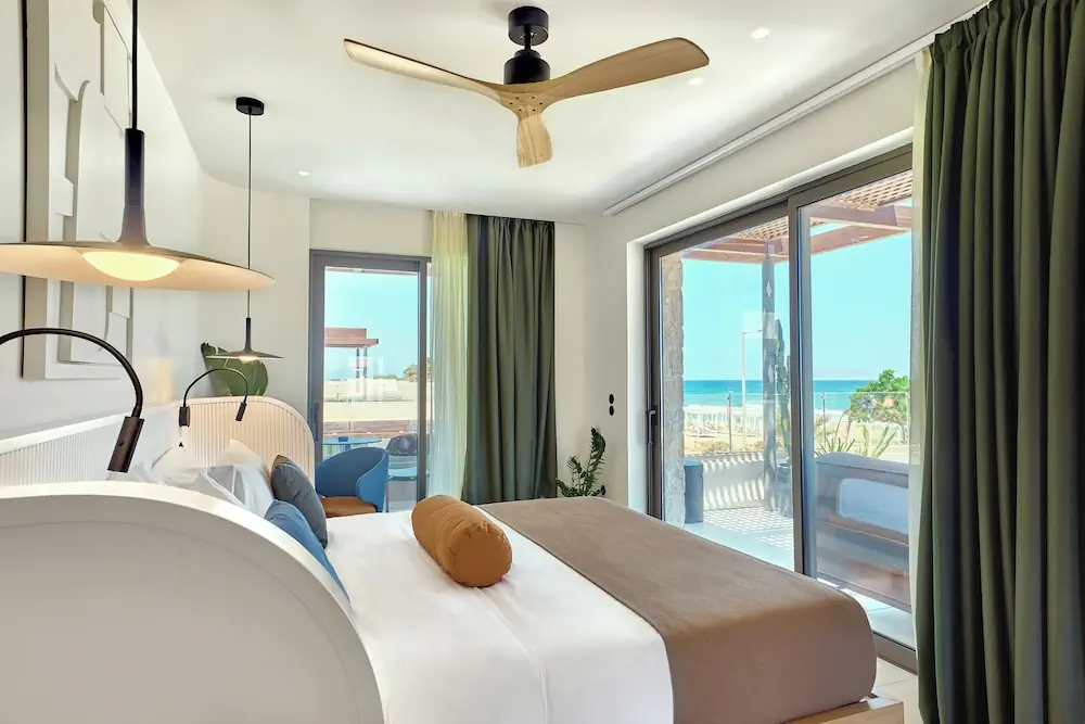 HOTEL: Paralos Kosta Alímia